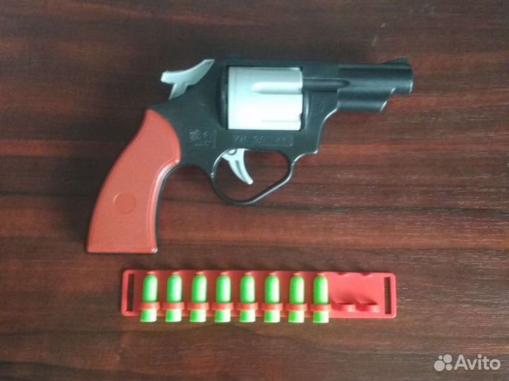 Игрушечный ривольвер