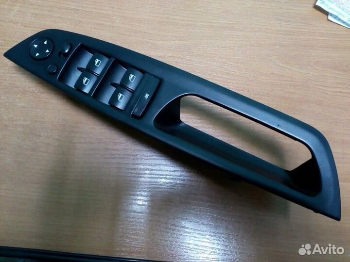 Блок управления стеклоподъемниками передний левый