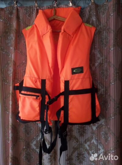 Спасательный жилет бу