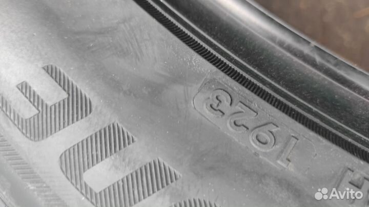 Bridgestone Blizzak DM-V2 275/50 R22