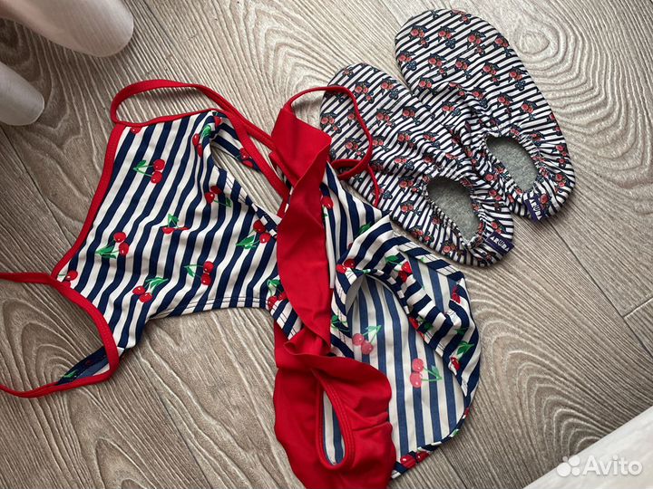 Купальник и носки для купания акваносочки