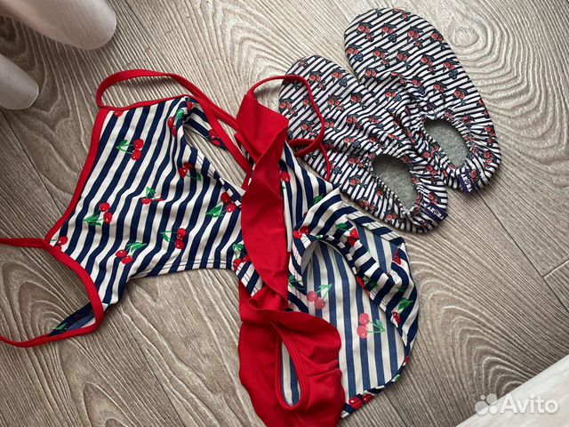 Купальник и носки для купания акваносочки