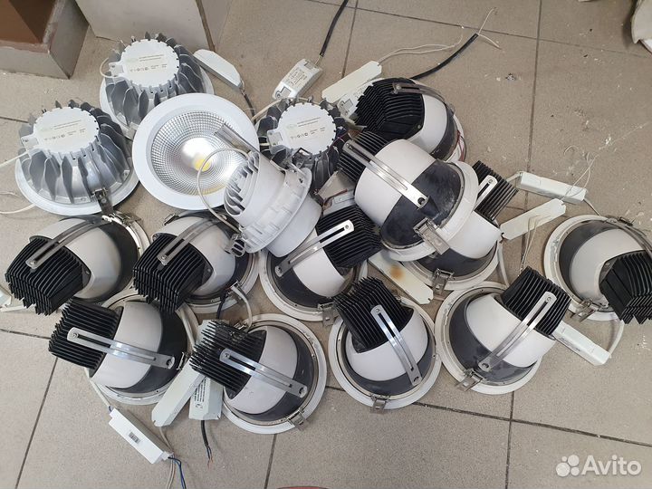 Светодиодный встраиваемый светильник