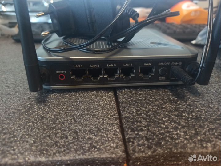 Wi-Fi роутер Cisco RV120W