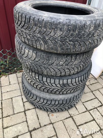 Bridgestone Blizzak Spike-01 225/65 R17 106T