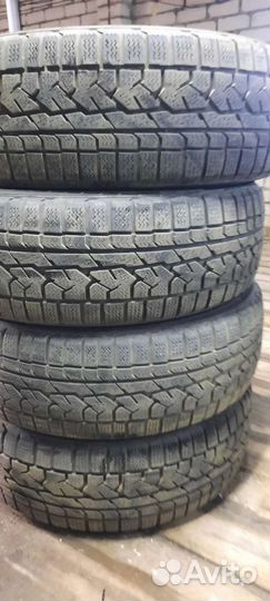 Kumho I'Zen RV Asymmetric 235/65 R17