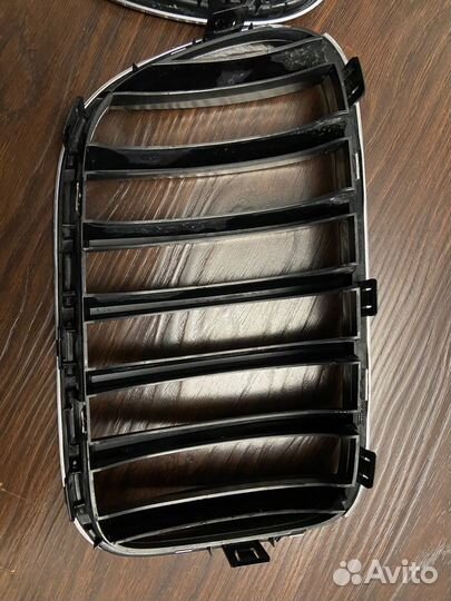 Продам оригинальные ноздри для радиатора BMW X3