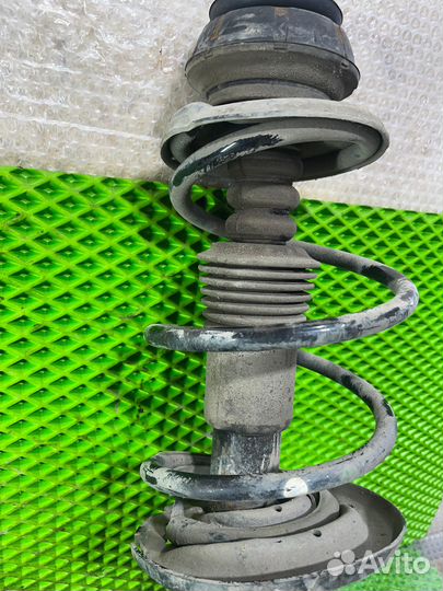 Стойка амортизатор передняя правая Renault Logan 2