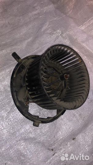 Моторчик отопителя с крыльчаткой VAG
