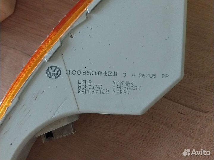 Поворотники передние в бампер пассат б6