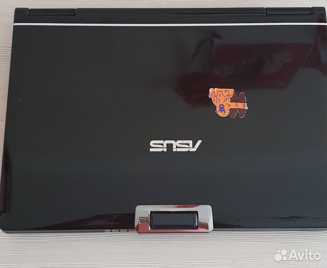 Ноутбук asus