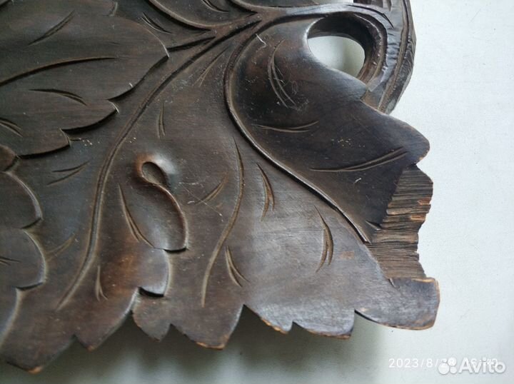 Резной деревянный поднос