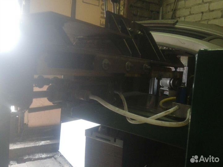 Станок для сварки ленточных пил