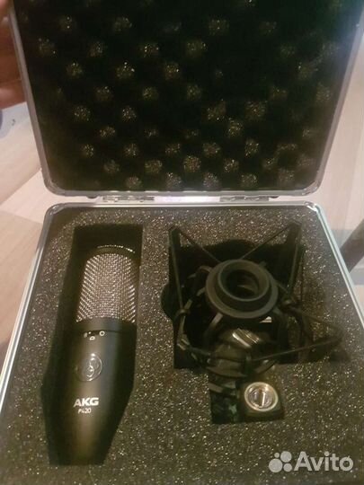 Студийный микрофон akg