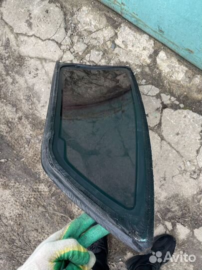 Стекло глухое Ситроен С 4 правое