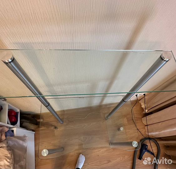 Компьютерный стол стеклянный