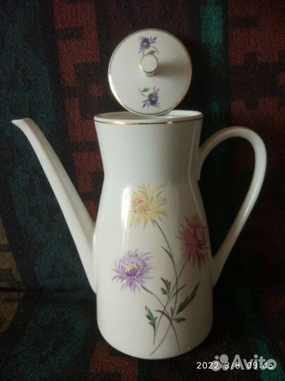 Фарфоровые чайники, кофейники