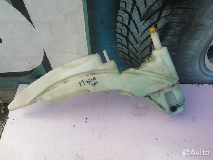 Бачок омывателя Форд Фокус1