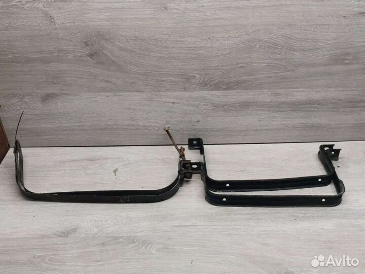 Крепление топливного бака Volkswagen Lt