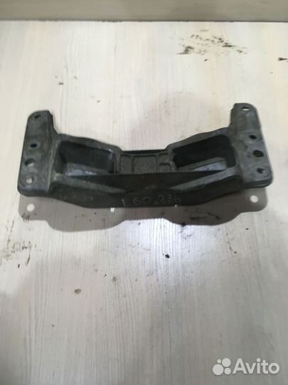 Опорная Балка коробки передач бмв 5 Е60