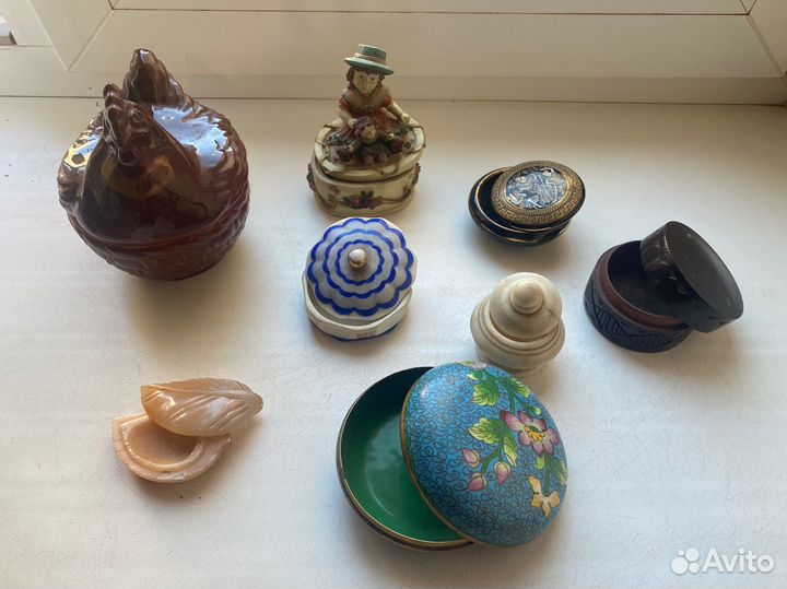 Старинные шкатулки, вазочки