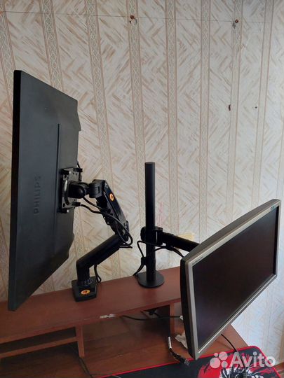 Монитор 22,19 дюймов с кронштейном