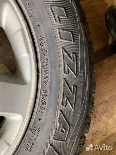 Bridgestone Blizzak DM-V1 225/65 R17 102R