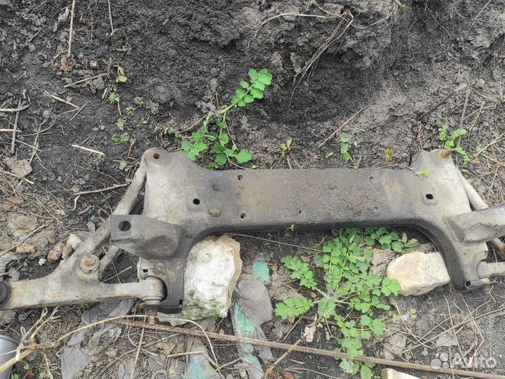 Подрамник Plymouth Dodge neon 2.0