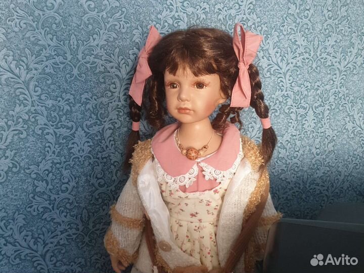 Фарфоровая кукла 70см