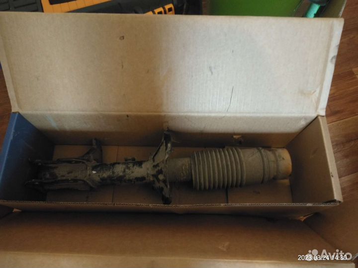 Стойки заднии 2шт правые