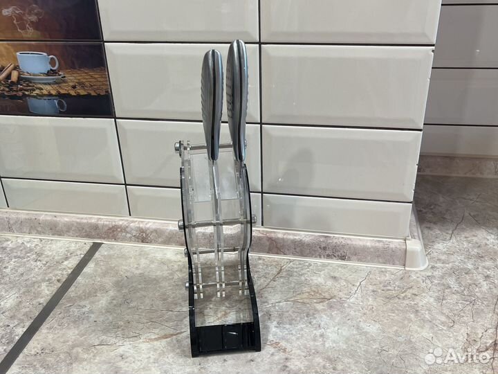 Кухонные ножи на подставке