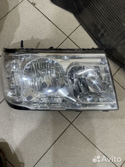 Фара передняя правая на toyota land cruiser 100