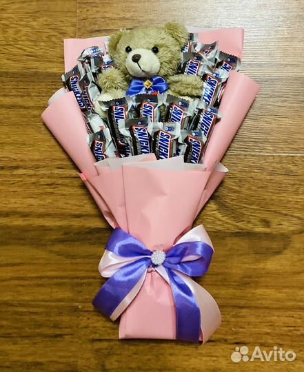 Букет из мягких игрушек и шоколадок