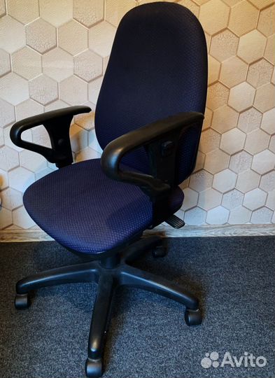 Компьютерное кресло