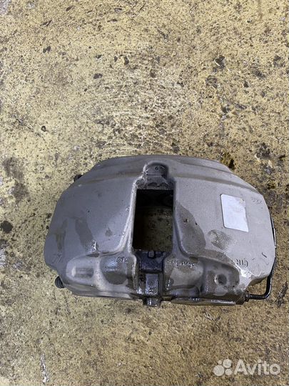 Продаю 318 суппорт правый на ауди А5/А4