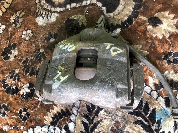 Суппорт на mazda demio DY3W