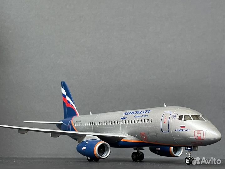Модель самолета SSJ-100 Аэрофлот