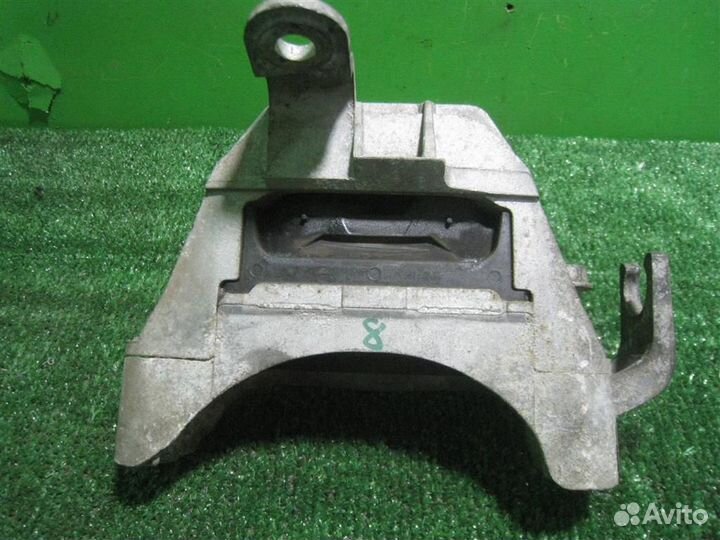 Опора (подушка) двигателя правая Opel Astra J 2010