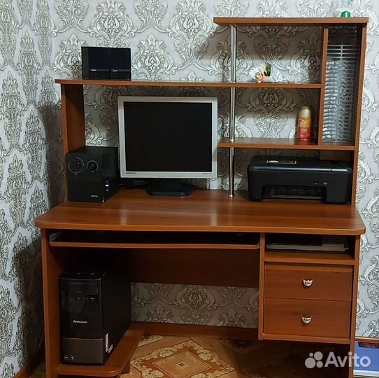 Компьютерный стол