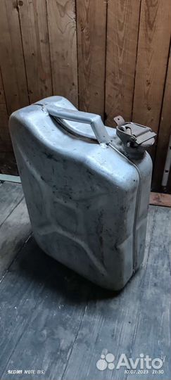 Канистра для бензина 20л