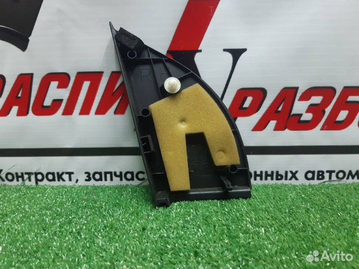 Уголок двери правый Toyota Harrier 2006 GSU35W 2gr