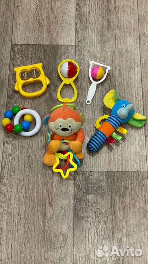 Игрушки погремушки для малышей