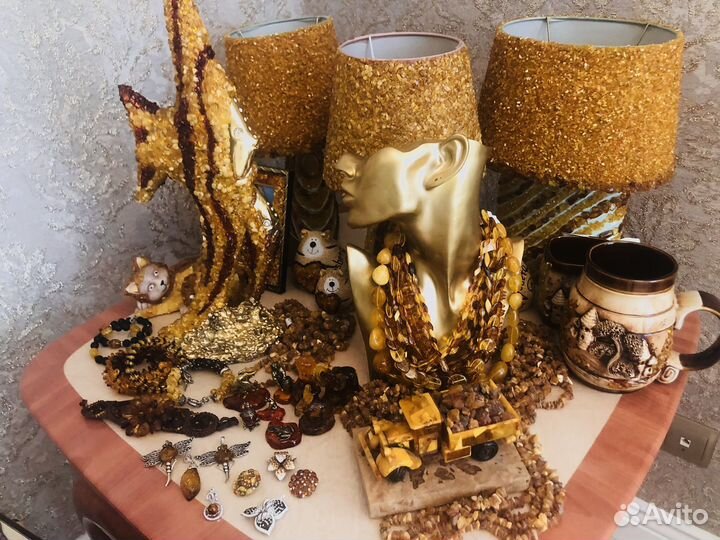 Янтарные изделия, картины, статуэтки, украшения