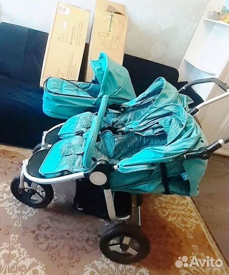 Коляска для двойни bumbleride