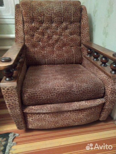 Диван и кресло бу
