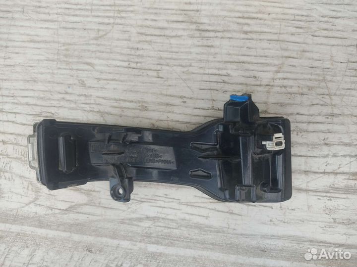 Поворотник в зеркало левое Forester impreza XV