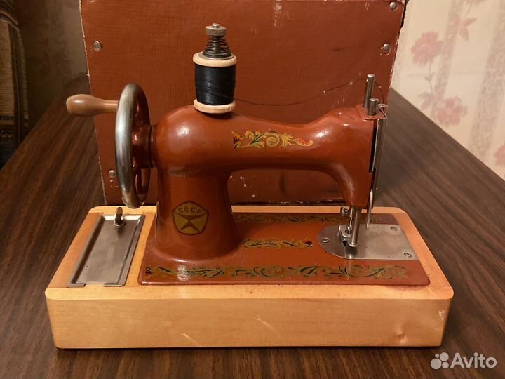 Детская швейная машинка СССР