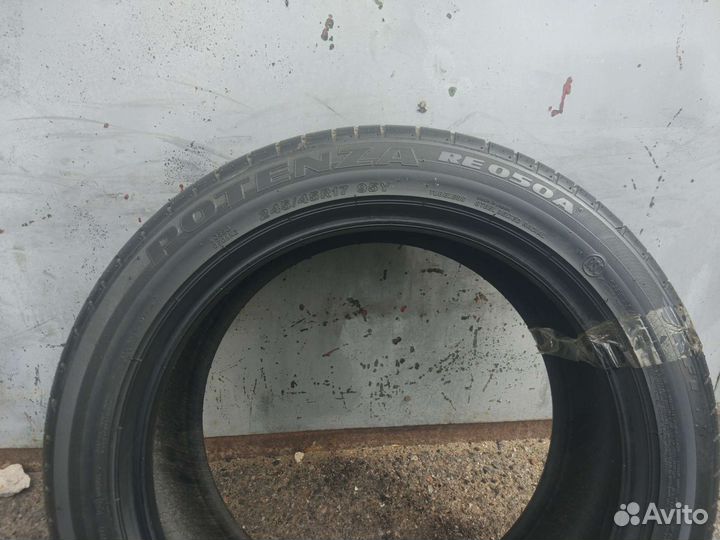 Bridgestone Potenza RE050A 245/45 R17