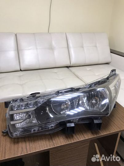 Фара левая Toyota Corolla E18 дхо 12-16г дорест