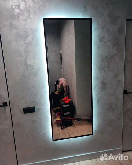 Зеркало в раме с подсветкой